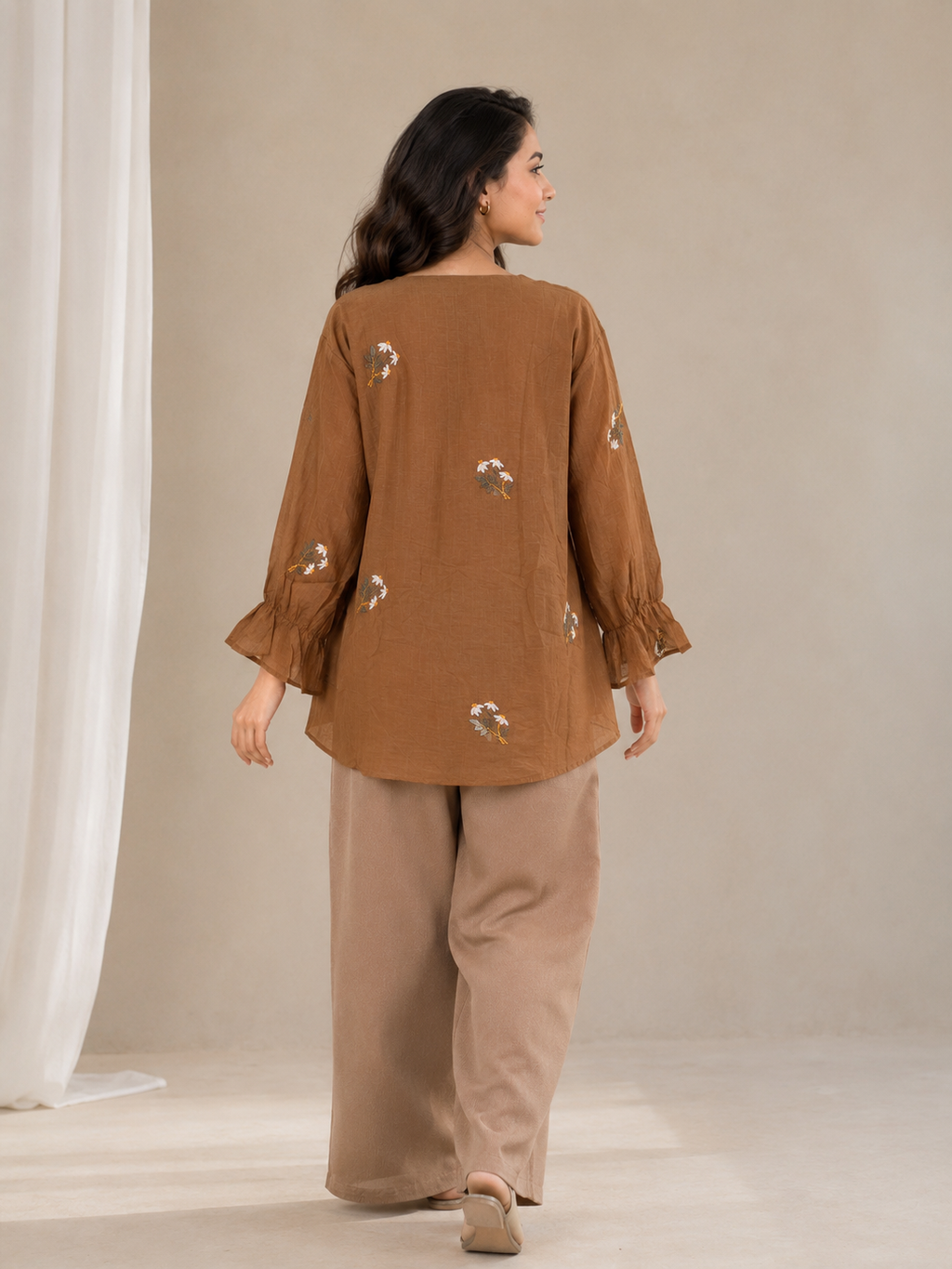 Cinnamon Bloom Embroidered Top - Brown